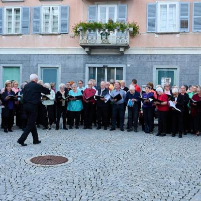 Gesamtchor auf der Piazza