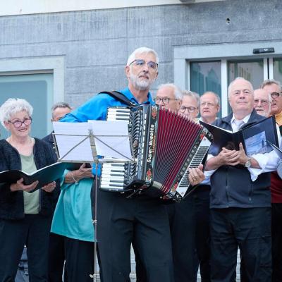 Gesamtchor auf der Piazza